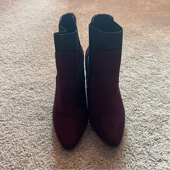 Lane Bryant Burgundy Suede Chelsea Boots Women's Size 9 Pointed Toe Stacked Heel - Picture 2 of 11
